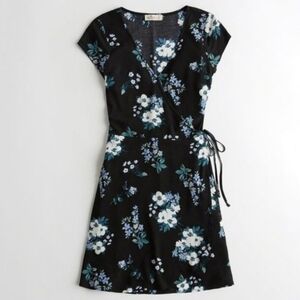 Hollister Floral Wrap Side-Tie Dress Women's XS Black V-Neck Short Sleeve EUC
